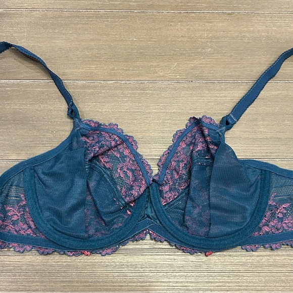 Wacoal 65191 Embrace Lace Underwire Bra - Picture 6 of 8